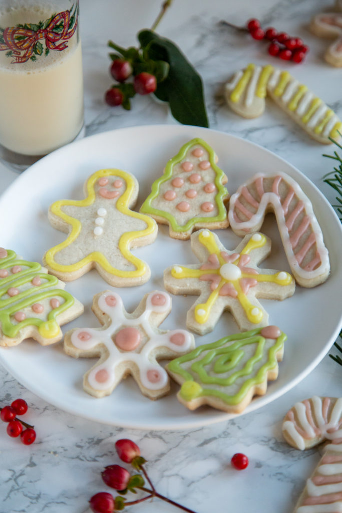 Holiday cookies with natural food coloring mixed with icing