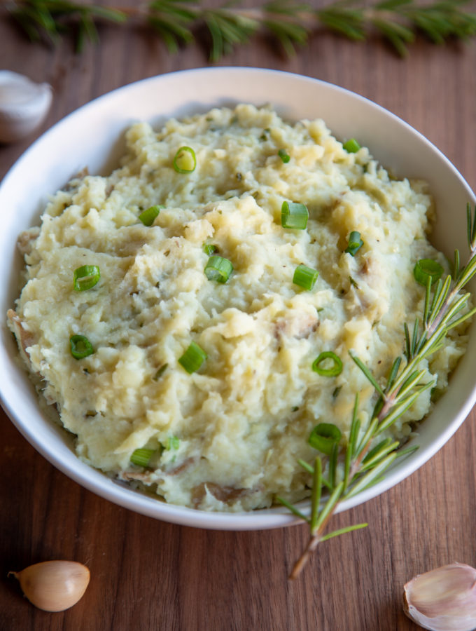 Final Light and Creamy Garlic Mashed Potatoes